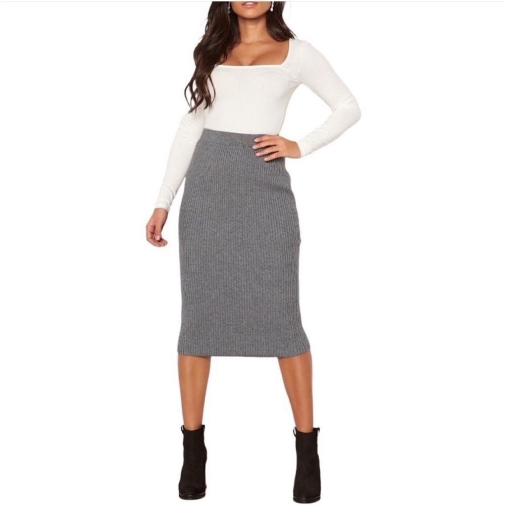 House of Harlow 1960 Skirt Sweater Knit size small Cozy Gray NWT